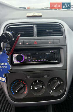 Хэтчбек Fiat Punto 2009 в 