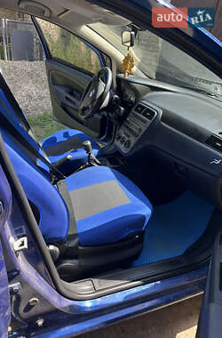 Хэтчбек Fiat Punto 2009 в 