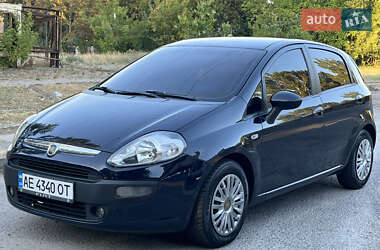 Хэтчбек Fiat Punto 2011 в 