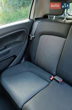 Хэтчбек Fiat Punto 2012 в 