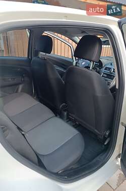Хэтчбек Fiat Punto 2012 в 