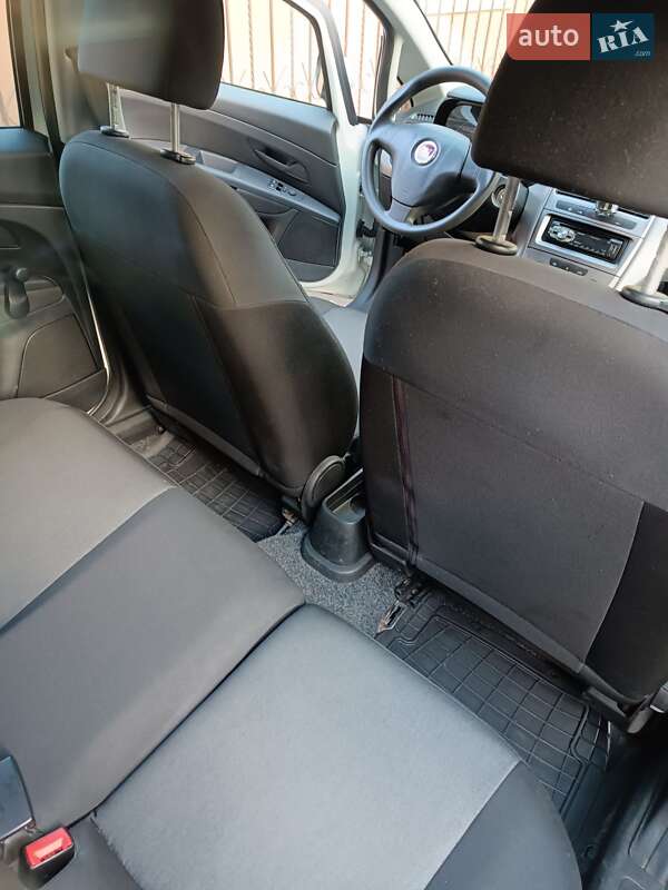 Хэтчбек Fiat Punto 2012 в Ровно