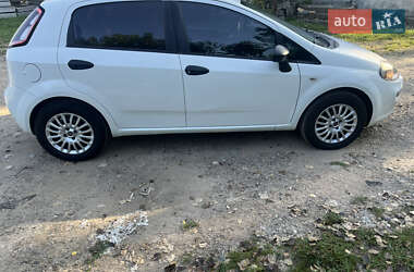 Хэтчбек Fiat Punto 2012 в 