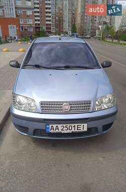 Хэтчбек Fiat Punto 2011 в 