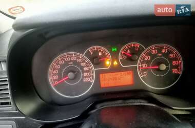 Хэтчбек Fiat Punto 2010 в 