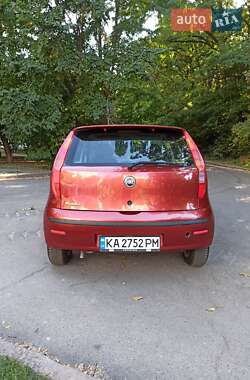 Хэтчбек Fiat Punto 2004 в 
