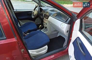 Хэтчбек Fiat Punto 2004 в 