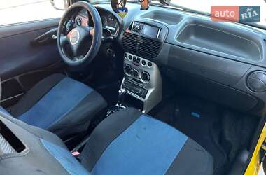Хэтчбек Fiat Punto 2000 в 