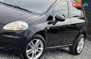 Хэтчбек Fiat Punto 2009 в 