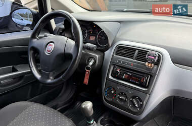 Хэтчбек Fiat Punto 2009 в 