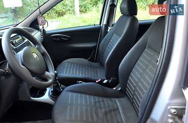 Хэтчбек Fiat Punto 2009 в 