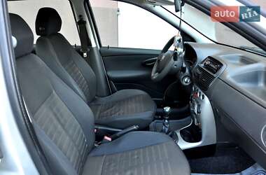 Хэтчбек Fiat Punto 2009 в 