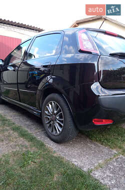 Хэтчбек Fiat Punto 2011 в 