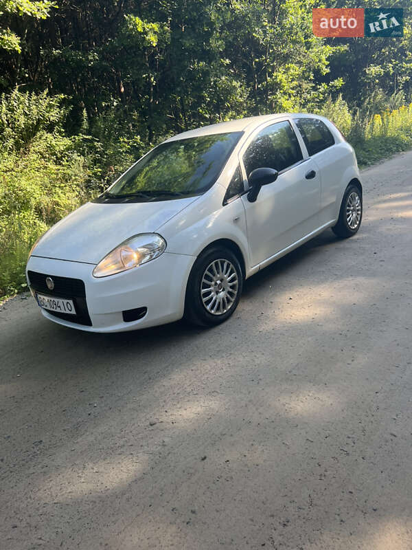 Хэтчбек Fiat Punto 2010 в Жовкве