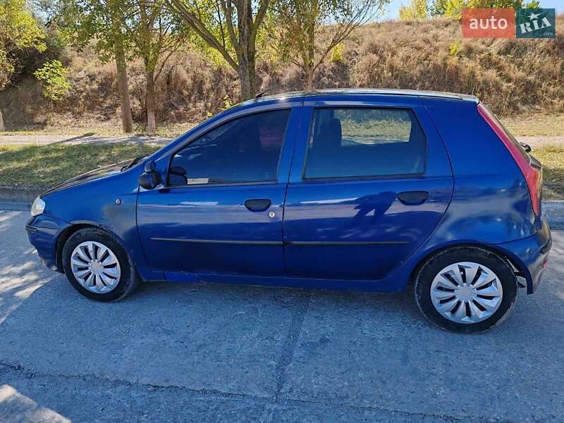 Хэтчбек Fiat Punto 2003 в Запорожье