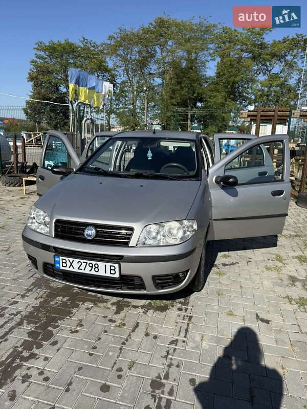 Хэтчбек Fiat Punto 2006 в 