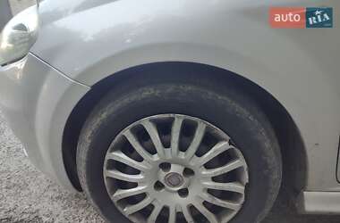 Хэтчбек Fiat Punto 2010 в 