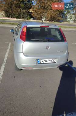 Хэтчбек Fiat Punto 2010 в 