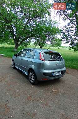 Хэтчбек Fiat Punto 2010 в 