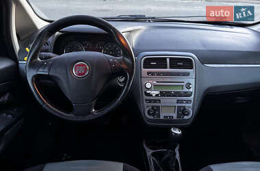Хетчбек Fiat Punto 2009 в 