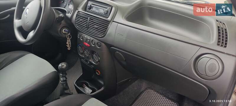 Хетчбек Fiat Punto 2006 в Рівному