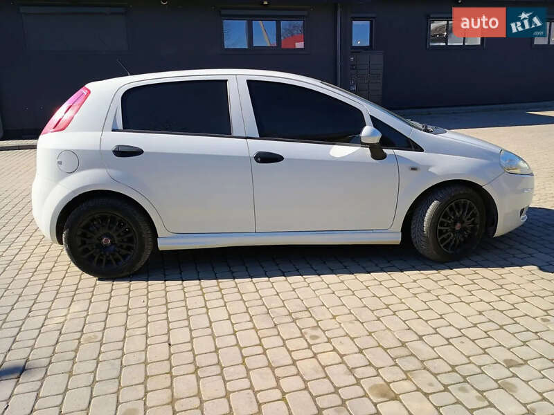 Хэтчбек Fiat Punto 2010 в Ивано-Франковске