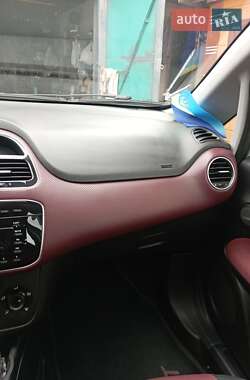 Хэтчбек Fiat Punto 2010 в 