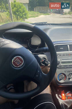 Хэтчбек Fiat Punto 2009 в 