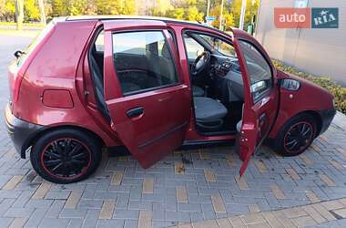 Хэтчбек Fiat Punto 2001 в 