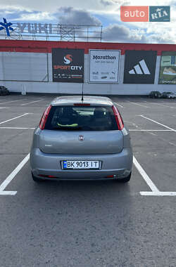 Хетчбек Fiat Punto 2009 в 