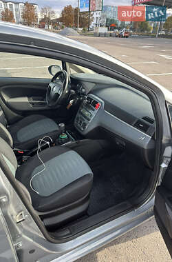 Хетчбек Fiat Punto 2009 в 