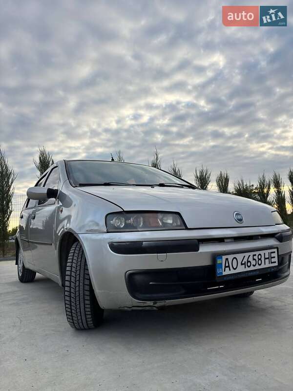 Хэтчбек Fiat Punto 2003 в Великих Лазах