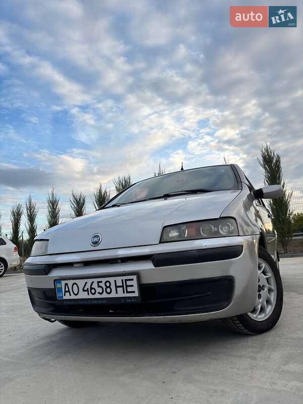 Хэтчбек Fiat Punto 2003 в Великих Лазах