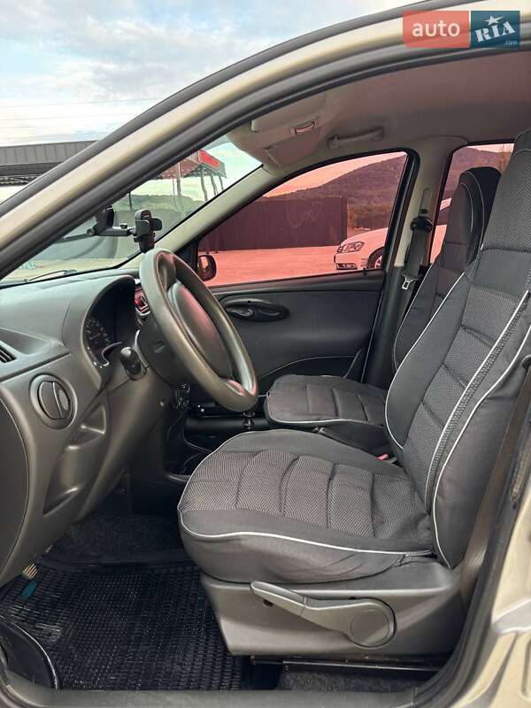 Хэтчбек Fiat Punto 2003 в Великих Лазах