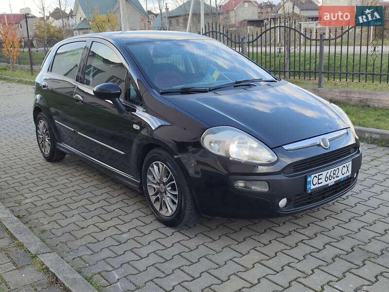 Хетчбек Fiat Punto 2011 в Чернівцях