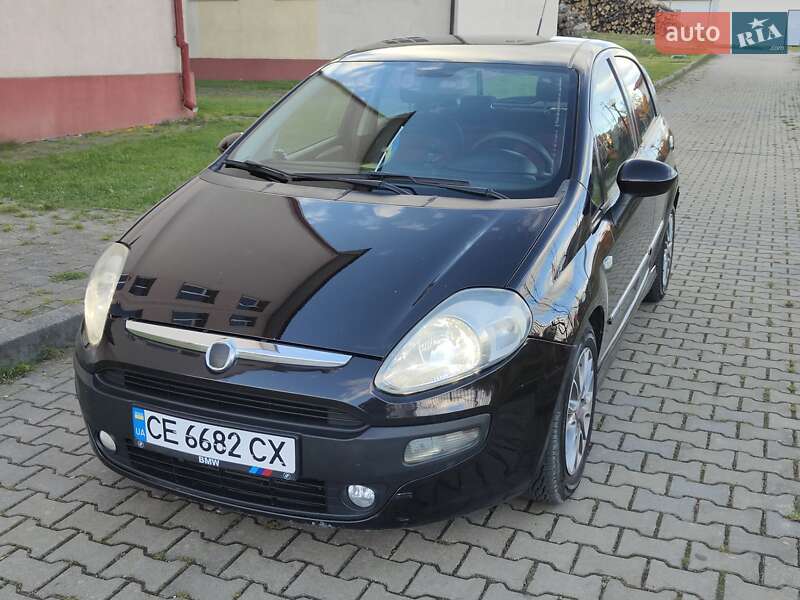 Хетчбек Fiat Punto 2011 в Чернівцях
