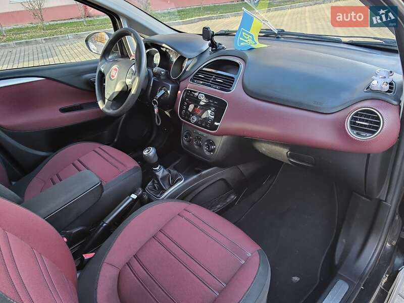 Хетчбек Fiat Punto 2011 в Чернівцях