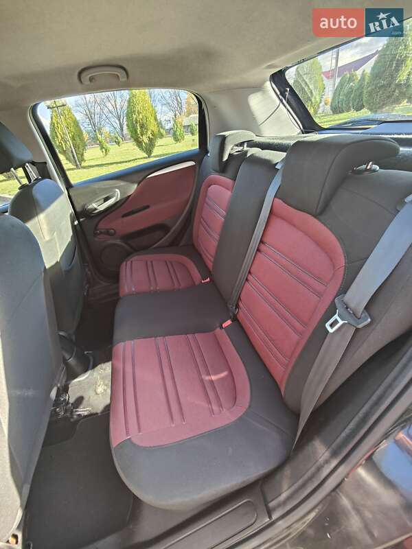 Хетчбек Fiat Punto 2011 в Чернівцях