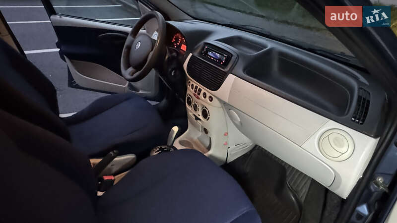 Хетчбек Fiat Punto 2004 в Харкові