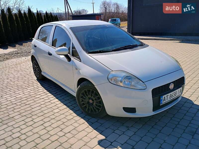 Хетчбек Fiat Punto 2010 в Івано-Франківську