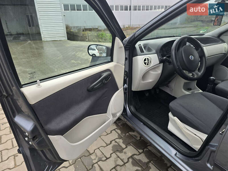 Хетчбек Fiat Punto 2004 в Новоселиці фото 9 Хетчбек Fiat Punto 2004 в Новоселиці