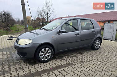 Хэтчбек Fiat Punto 2004 в Новоселице