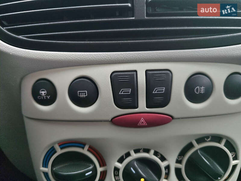 Хетчбек Fiat Punto 2004 в Новоселиці фото 15 Хетчбек Fiat Punto 2004 в Новоселиці