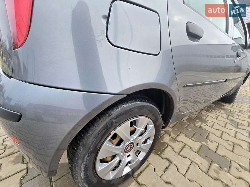 Хетчбек Fiat Punto 2004 в Новоселиці фото 3 Хетчбек Fiat Punto 2004 в Новоселиці