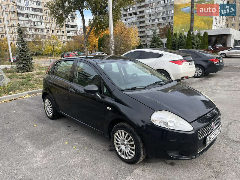 Хетчбек Fiat Punto 2009 в Дніпрі