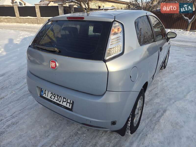 Хэтчбек Fiat Punto 2009 в Киеве