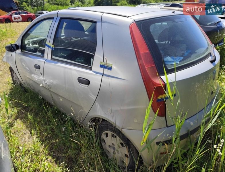 Хэтчбек Fiat Punto 2004 в Львове