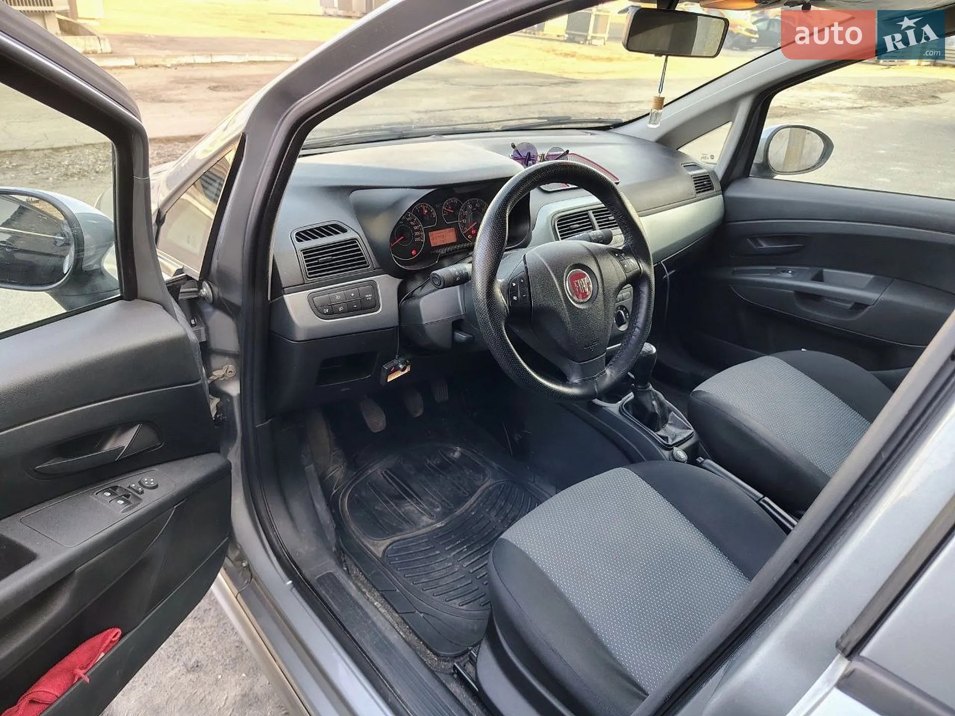 2011 Fiat Punto - мініатюра 9