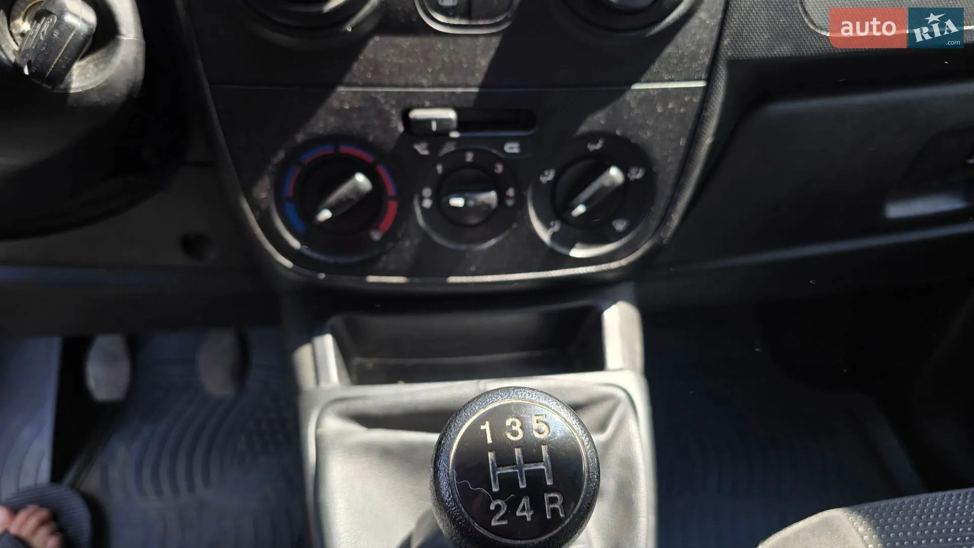 2017 Fiat Qubo - мініатюра 16