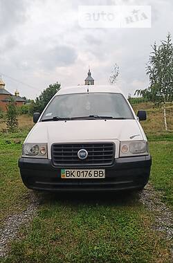 Вантажопасажирський фургон Fiat Scudo 2004 в Острозі